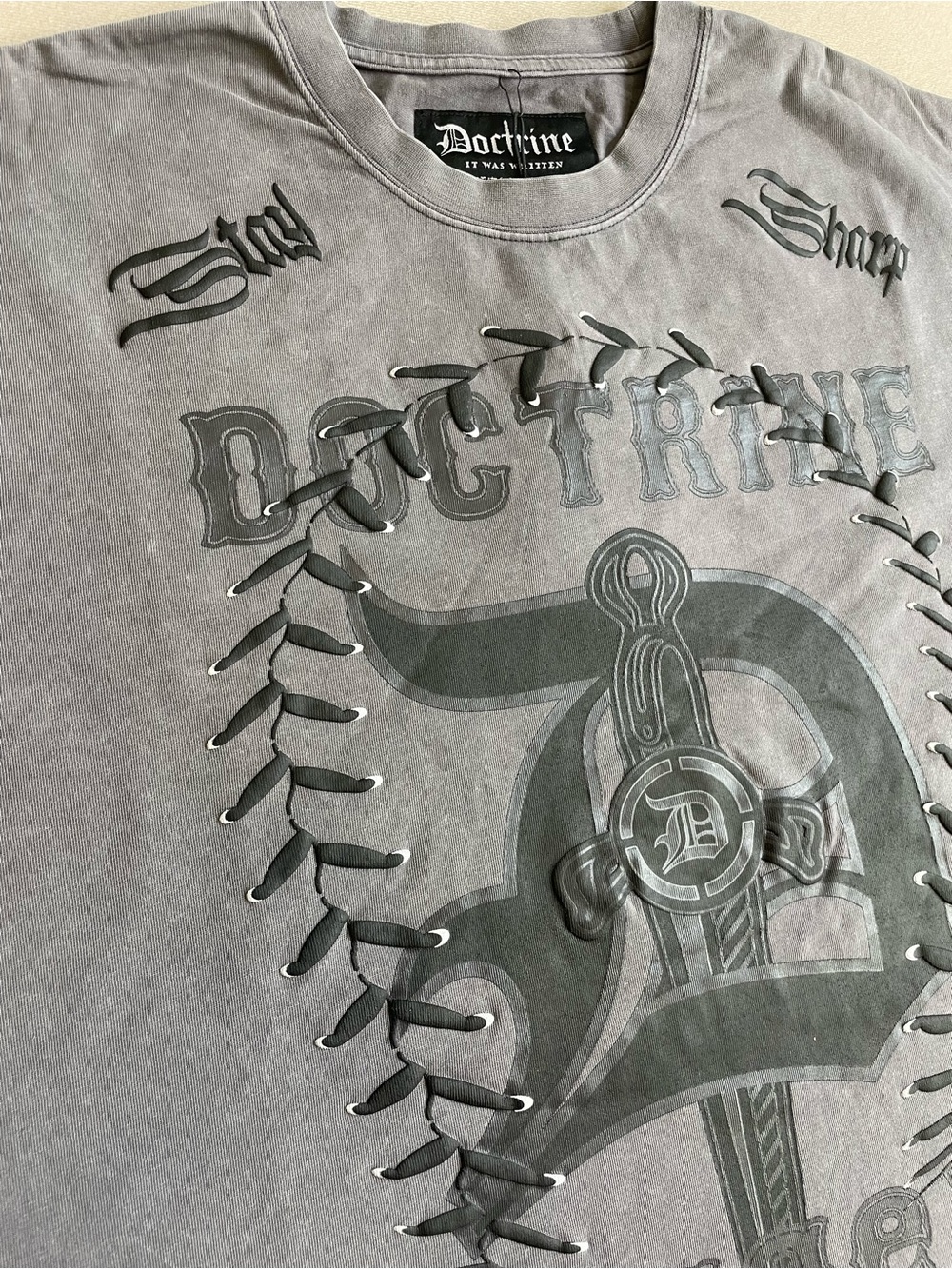 Doctrine NY Daggers Graphic Short Sleeve Tee Gray xxl